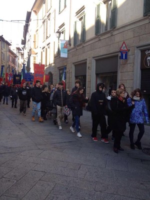 18 novembre 2017 Il corteo dopo la cerimonia commemorativa.