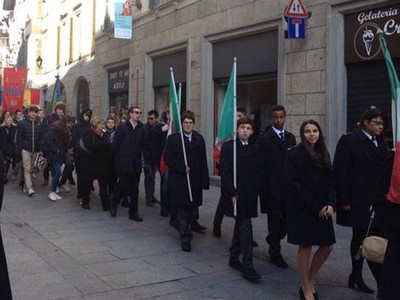 18 novembre 2017 Il corteo dopo la cerimonia commemorativa.